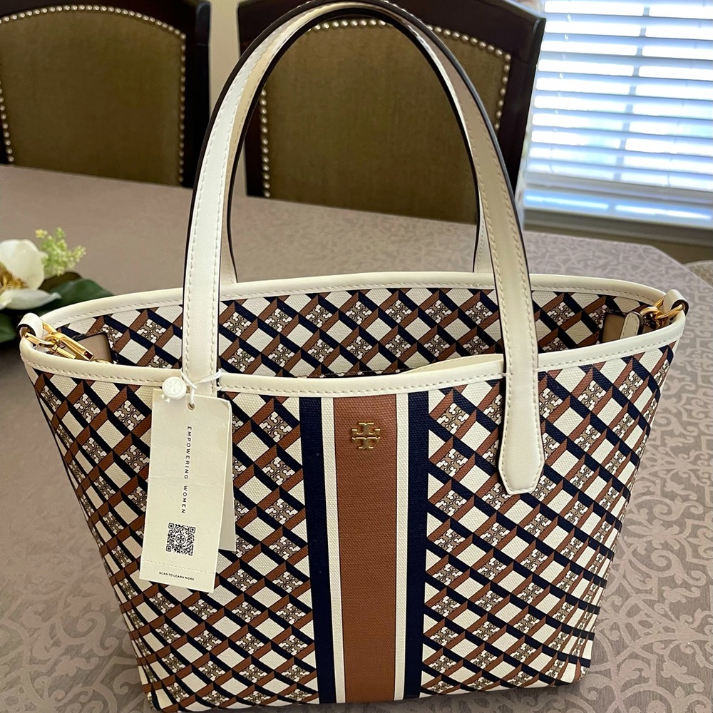 Tory Burch mini tote in Great condition. NO longer has the tags.
